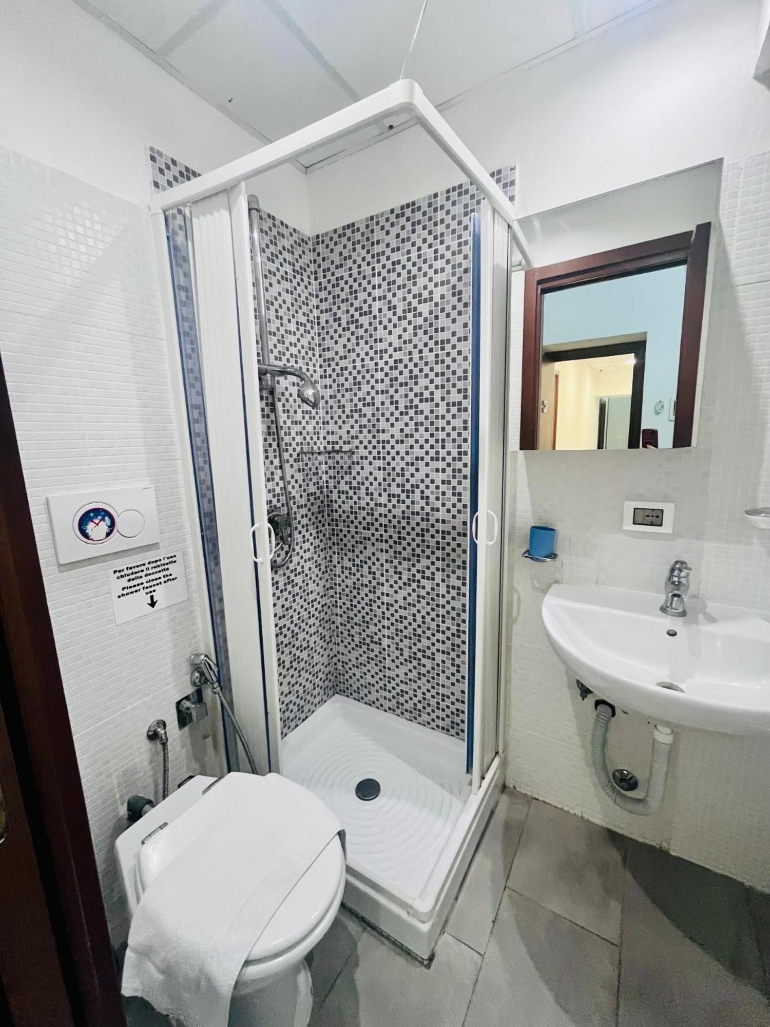 Grandis Rooms Rome Bagian luar foto