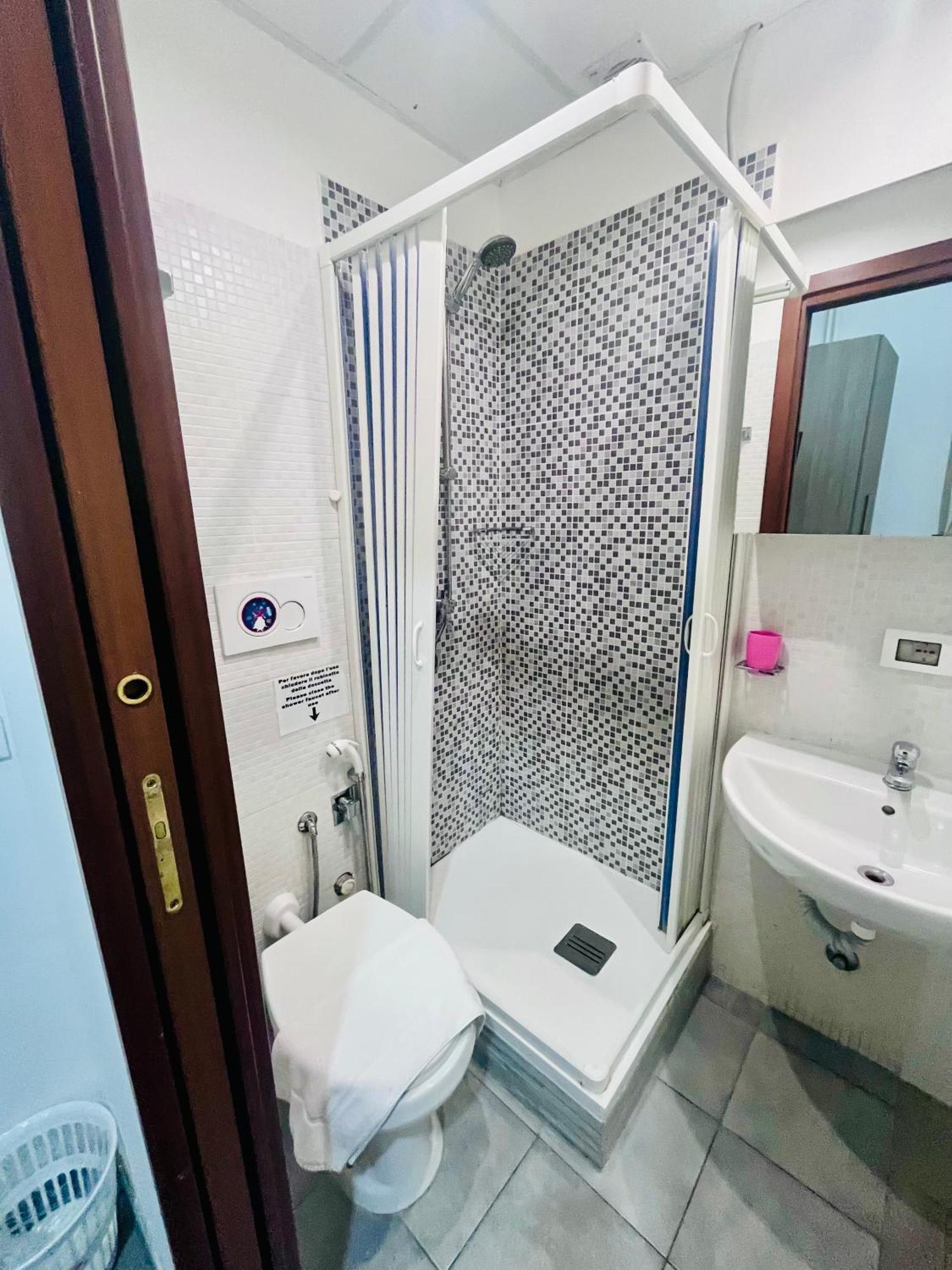 Grandis Rooms Rome Bagian luar foto